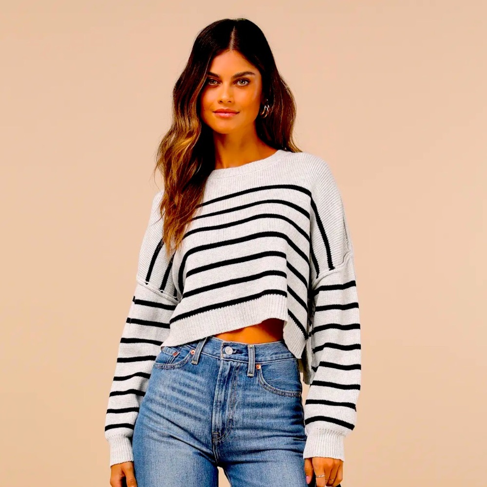 Lulu’s comfortable cuteness, grey and black striped cropped sweater size S